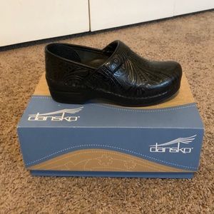 Dansko nursing clogs. Never worn!